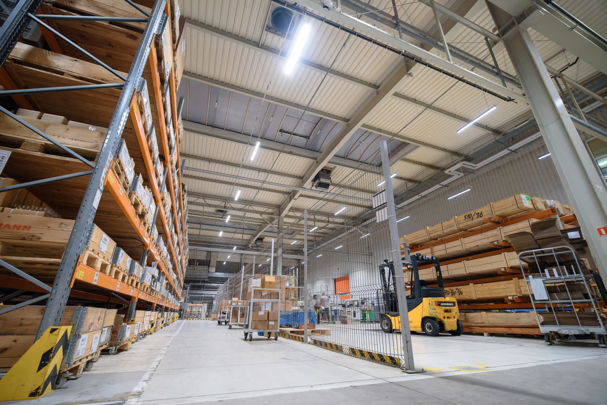 Oprawy przemysłowe Industrial w firmie Viessman w Legnicy - Luxon LED